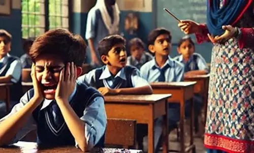 Bareilly: स्कूल में अचानक चक्कर खाकर गिरे सात विद्यार्थी, भूत-प्रेत की अफवाह से दहशत Bareilly: स्कूल में अचानक चक्कर खाकर गिरे सात विद्यार्थी, भूत-प्रेत की अफवाह से दहशत
