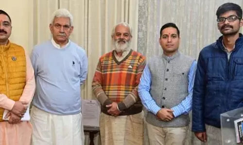 2 विधायकों और संस्कृत भारती के प्रतिनिधिमंडल ने LG से मुलाकात की