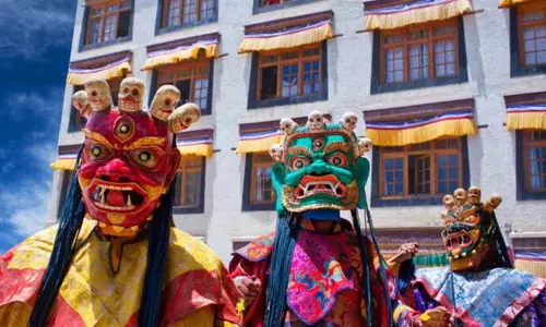 Dharamsala में तिब्बती कलाकार महोत्सव शुरू हुआ