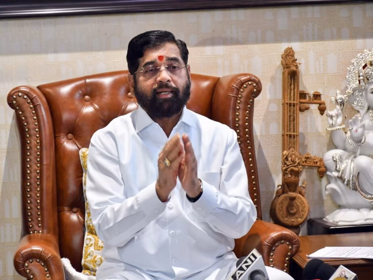एकनाथ शिंदे Mumbai लौटे, कहा- महाराष्ट्र के सीएम का फैसला कल होगा