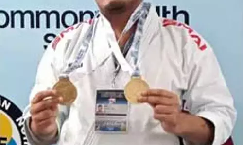 Karate Champion: तरुण ने कॉमनवेल्थ चैंपियनशिप में जीता डबल गोल्ड Karate Champion: तरुण ने कॉमनवेल्थ चैंपियनशिप में जीता डबल गोल्ड