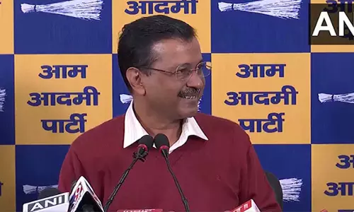 Arvind Kejriwal पर तरल पदार्थ छिड़कने के आरोपी के खिलाफ मामला दर्ज Arvind Kejriwal पर तरल पदार्थ छिड़कने के आरोपी के खिलाफ मामला दर्ज