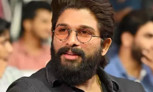 Pushpa इवेंट में फैन्स को आर्मी कहने पर अल्लू अर्जुन के खिलाफ शिकायत दर्ज Pushpa इवेंट में फैन्स को आर्मी कहने पर अल्लू अर्जुन के खिलाफ शिकायत दर्ज
