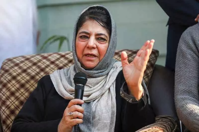 Mehbooba: भारत-बांग्लादेश में अल्पसंख्यकों को समान दुर्दशा का सामना करना पड़ रहा