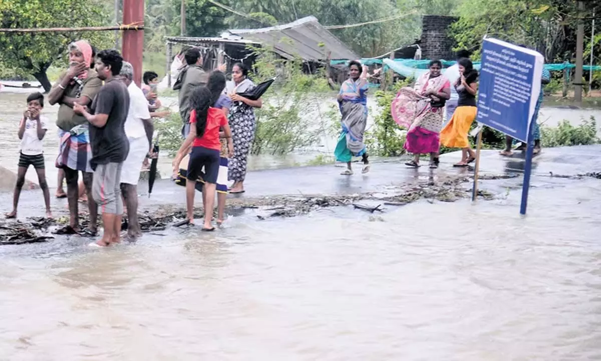 Tamil Nadu: मराक्कनम में बिना भोजन के 500 लोग फंसे