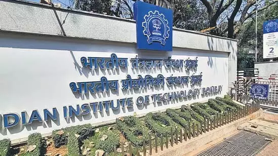 IIT-Bमें 2.2 करोड़ रुपये के ऑफर के साथ प्लेसमेंट सीजन शुरू