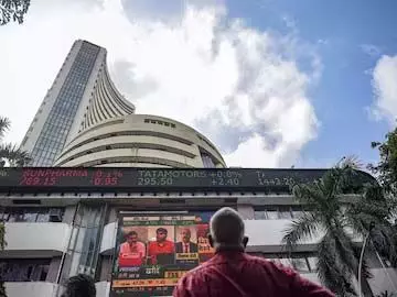 Stock Market: सेंसेक्स 450 अंक से अधिक गिरा, निफ्टी 24,000 के पार