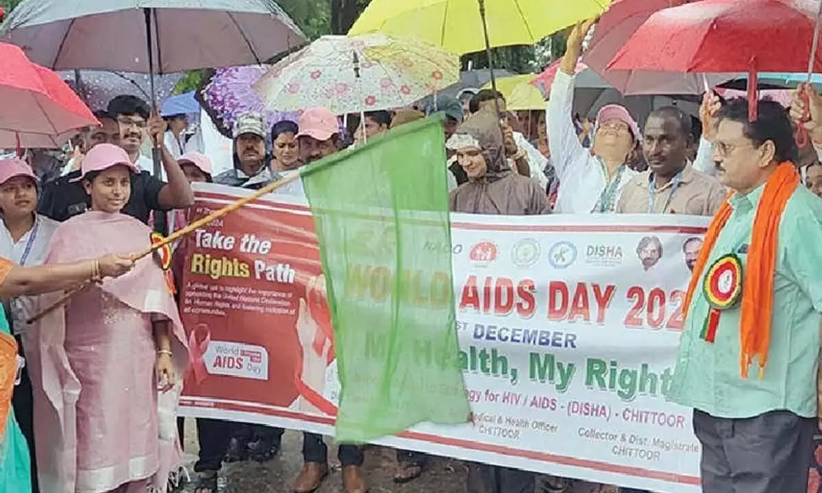 AIDS जागरूकता कार्यक्रमों में ‘सही रास्ते पर चलें’ थीम पर प्रकाश डाला गया