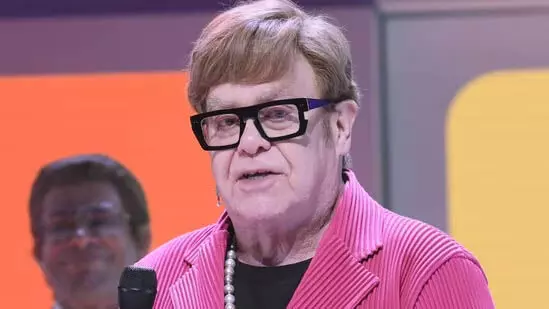 Elton John ने गंभीर संक्रमण से लड़ाई के बाद अंधेपन की पुष्टि की