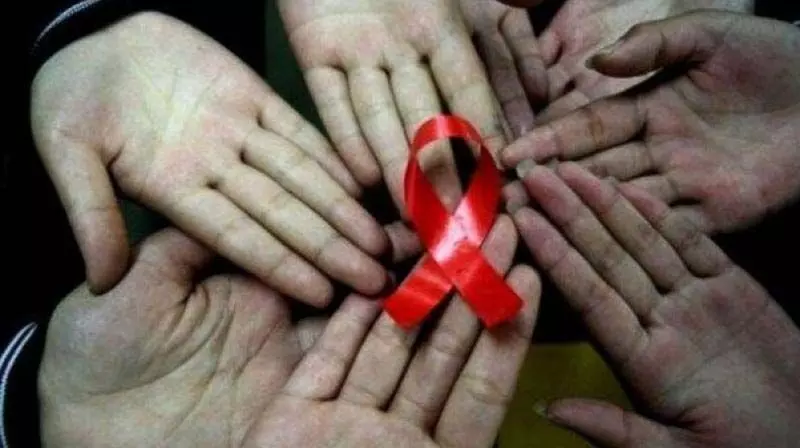 Kakinada: विश्व एड्स दिवस पर अधिकारियों ने HIV रोगियों के साथ नाश्ता किया