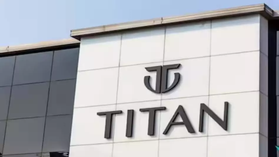 Titan Company शेयर की कीमत में 1.48% ऊपर