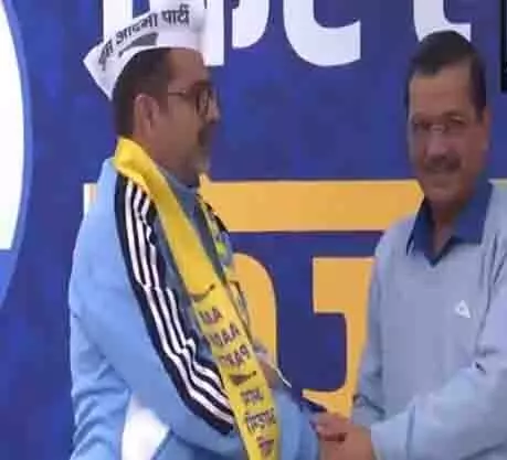 अवध ओझा पार्टी के राष्ट्रीय संयोजक अरविंद केजरीवाल की मौजूदगी में AAP में शामिल हुए