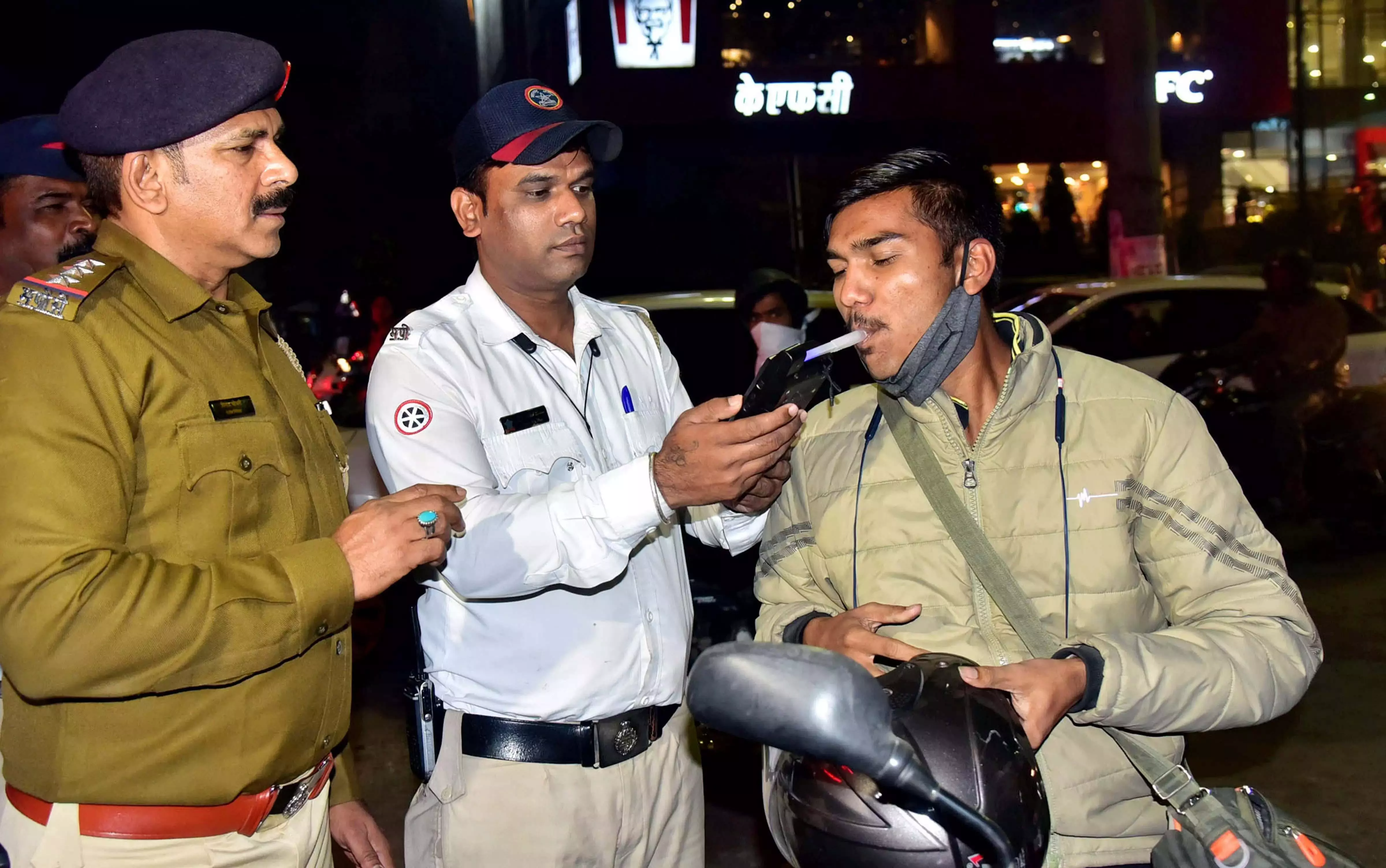 Cyberabad ट्रैफिक पुलिस ने शराब पीकर गाड़ी चलाने के आरोप में 172 मोटर चालकों पर मामला दर्ज