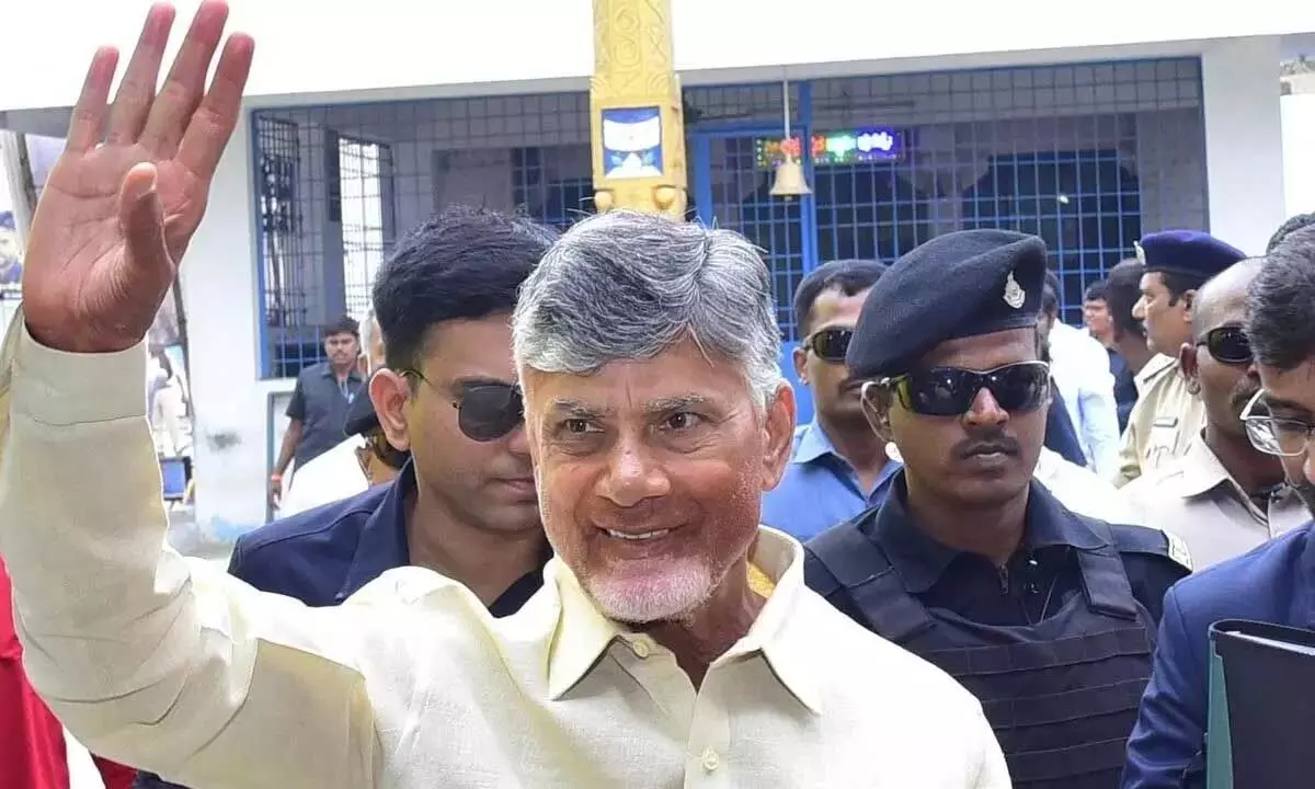 Andhra Pradesh : नायडू खुद को आंध्र प्रदेश की एकमात्र उम्मीद के रूप में पेश करने में सफल रहे