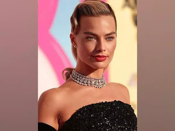 Margot Robbie ने ऑडिशन में थप्पड़ खाने और द वुल्फ ऑफ वॉल स्ट्रीट में लिए गए साहसिक फैसलों के बारे में खुलकर बात की