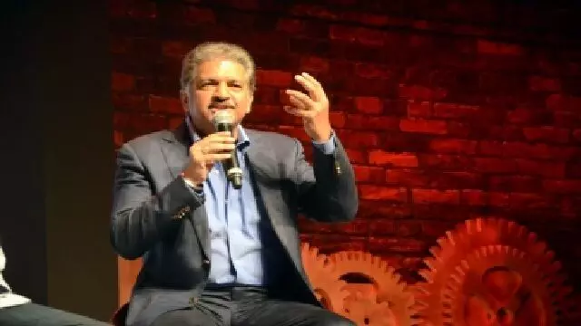 Anand Mahindra ने महिंद्रा के वाहनों और सेवा की आलोचना करने वाले व्यक्ति को दिया यह जवाब