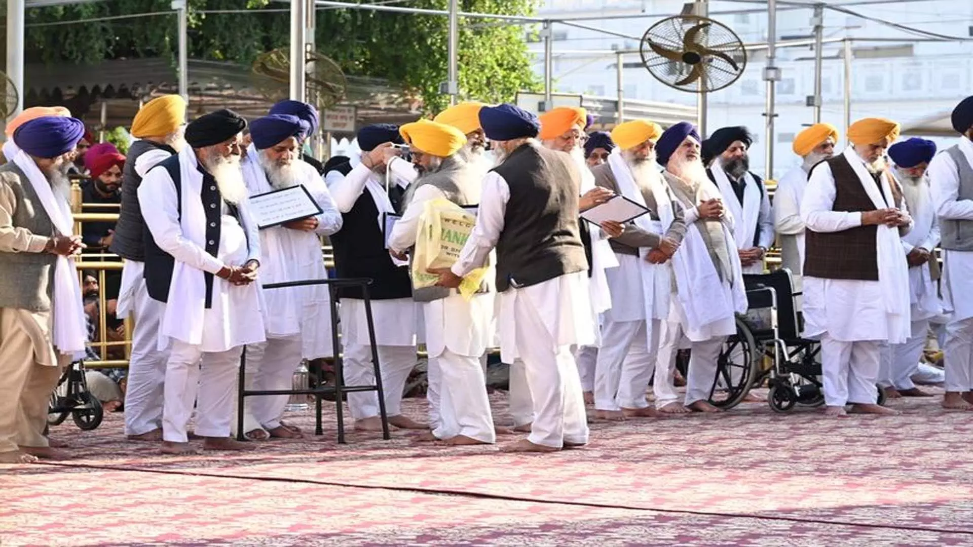 Akal Takht ने सुखबीर बादल और पूर्व अकाली मंत्रियों को धार्मिक दुराचार का दोषी ठहराया