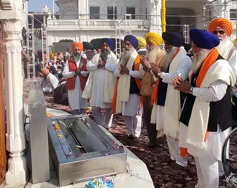 Shiromani Akali Dal (आजाद) पैनल ने अकाल तख्त पर श्रद्धांजलि अर्पित की