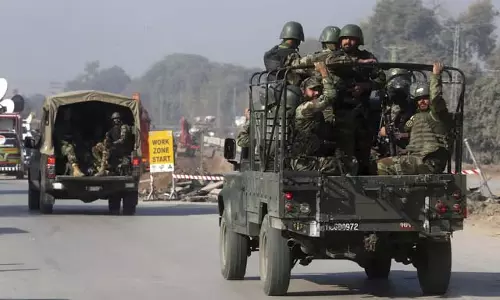 Pakistan में सैन्य अभियानों में 24 कमांडरों सहित लगभग 200 आतंकवादी मारे गए Pakistan में सैन्य अभियानों में 24 कमांडरों सहित लगभग 200 आतंकवादी मारे गए