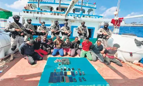 Kerala: समुद्री चुनौतियों के युग में भारतीय नौसेना का बढ़ता कद Kerala: समुद्री चुनौतियों के युग में भारतीय नौसेना का बढ़ता कद