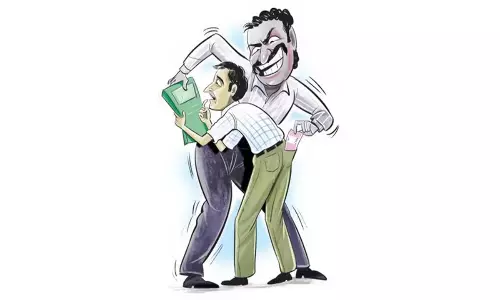 Kerala: केरल में आभासी गिरफ्तारी धोखाधड़ी के आरोप में दो युवक गिरफ्तार Kerala: केरल में आभासी गिरफ्तारी धोखाधड़ी के आरोप में दो युवक गिरफ्तार