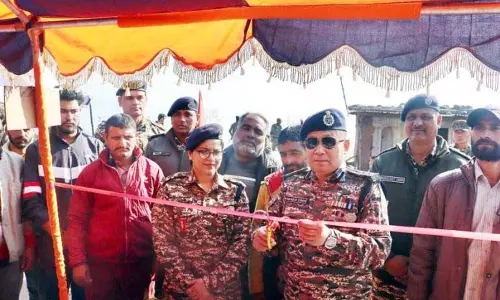 CRPF ने सावनी में निःशुल्क चिकित्सा शिविर लगाया CRPF ने सावनी में निःशुल्क चिकित्सा शिविर लगाया