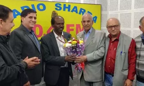 Jammu: सूचना एवं प्रसारण मंत्रालय के सलाहकार ने रेडियो शारदा का दौरा किया Jammu: सूचना एवं प्रसारण मंत्रालय के सलाहकार ने रेडियो शारदा का दौरा किया