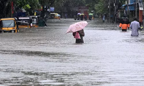 Cyclone Fengal: चेन्नई में बारिश से संबंधित घटनाओं में तीन की मौत Cyclone Fengal: चेन्नई में बारिश से संबंधित घटनाओं में तीन की मौत