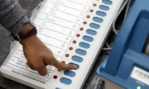 Maharashtra: चुनाव आयोग ने ‘ईवीएम हैकर’ के खिलाफ शिकायत दर्ज कराई Maharashtra: चुनाव आयोग ने ‘ईवीएम हैकर’ के खिलाफ शिकायत दर्ज कराई