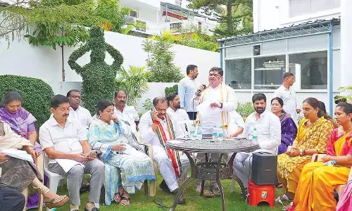 Ponnam ने प्रजा पालन विजयोत्सवलु की समीक्षा के लिए बैठक आयोजित की Ponnam ने प्रजा पालन विजयोत्सवलु की समीक्षा के लिए बैठक आयोजित की