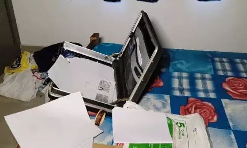 चोरों ने चार फ्लैटों से 30 लाख रुपये लूटे चोरों ने चार फ्लैटों से 30 लाख रुपये लूटे