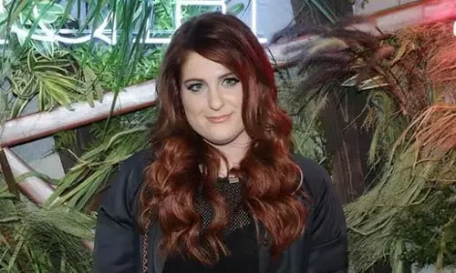 Meghan Trainor ने खुलासा किया कि वह अब मुस्कुरा नहीं सकतीं