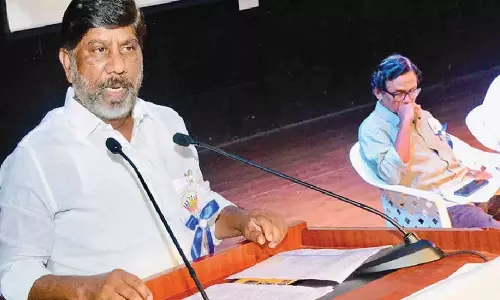 Telangana : उपमुख्यमंत्री ने नारायण गुरु की शिक्षाओं की सराहना की Telangana : उपमुख्यमंत्री ने नारायण गुरु की शिक्षाओं की सराहना की