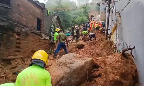 Cyclone Fengal: तमिलनाडु में भूस्खलन के बाद फंसे 7 लोगों में 5 बच्चे शामिल