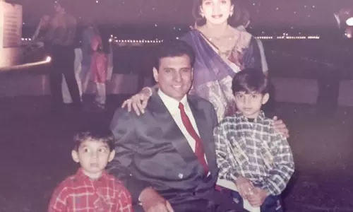 Kayoj Irani ने पिता बोमन ईरानी को उनके 65वें जन्मदिन पर शुभकामनाएं दीं Kayoj Irani ने पिता बोमन ईरानी को उनके 65वें जन्मदिन पर शुभकामनाएं दीं