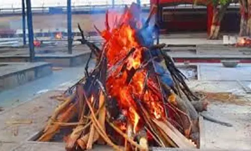 Bhopal: बजट के अभाव में अंत्येष्टि सहायता की राशि उपलब्ध नहीं हो पा रही Bhopal: बजट के अभाव में अंत्येष्टि सहायता की राशि उपलब्ध नहीं हो पा रही