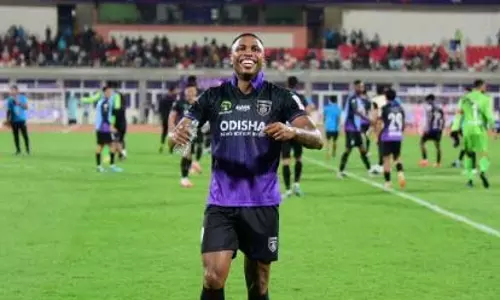 Odisha एफसी ने कलिंगा स्टेडियम में बेंगलुरु एफसी को 4-1 से हराया Odisha एफसी ने कलिंगा स्टेडियम में बेंगलुरु एफसी को 4-1 से हराया