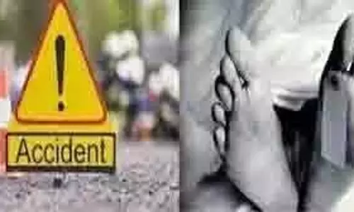 Purnia: तेज रफ्तार बाइक अनियंत्रित होकर बिजली के पोल से टक्कर ,तीन की मौत Purnia: तेज रफ्तार बाइक अनियंत्रित होकर बिजली के पोल से टक्कर ,तीन की मौत