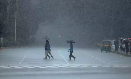 आज दक्षिणी तटीय Andhra और रायलसीमा में बारिश की संभावना आज दक्षिणी तटीय Andhra और रायलसीमा में बारिश की संभावना