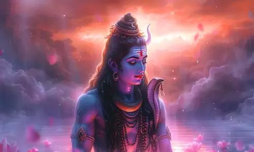 Shiva Rudrashtakam Stotra: सोमवार के दिन करें ये खास उपाय, होगा धन लाभ Shiva Rudrashtakam Stotra: सोमवार के दिन करें ये खास उपाय, होगा धन लाभ