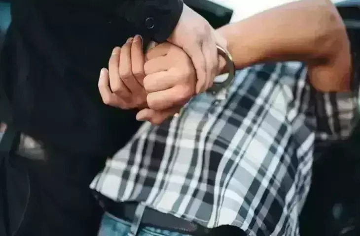 Meerut: नोएडा पुलिस ने ऑनलाइन ठगी करने वाले फर्जी कॉल सेंटर का भंडाफोड़ किया Meerut: नोएडा पुलिस ने ऑनलाइन ठगी करने वाले फर्जी कॉल सेंटर का भंडाफोड़ किया