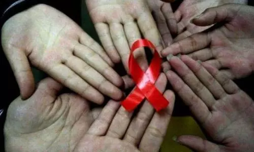 Kakinada: विश्व एड्स दिवस पर अधिकारियों ने HIV रोगियों के साथ नाश्ता किया