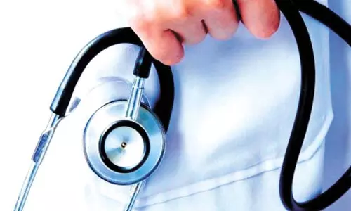 Hyderabad में निजी मेडिकल कॉलेजों के शीर्ष अधिकारियों की गिरफ्तारी की मांग कर रहे चिकित्सक
