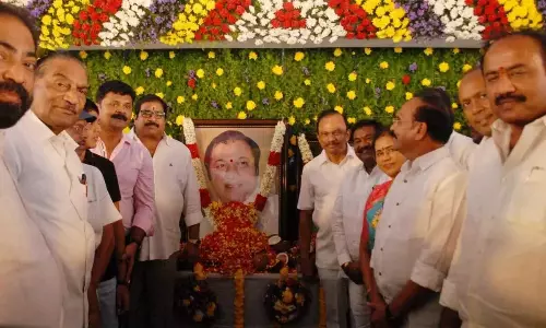 Andhra Pradesh : मगुंटा सुब्बारामी रेड्डी को याद किया गया Andhra Pradesh : मगुंटा सुब्बारामी रेड्डी को याद किया गया