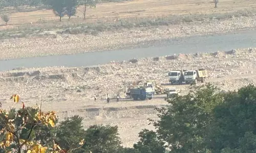 अवैध खनन से Jaisinghpur तबाह, निवासियों ने तत्काल कार्रवाई की मांग की अवैध खनन से Jaisinghpur तबाह, निवासियों ने तत्काल कार्रवाई की मांग की