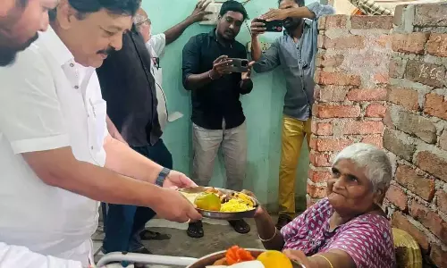 Andhra Pradesh : एचआईवी रोगियों के साथ सहानुभूतिपूर्वक व्यवहार करने का आह्वान Andhra Pradesh : एचआईवी रोगियों के साथ सहानुभूतिपूर्वक व्यवहार करने का आह्वान