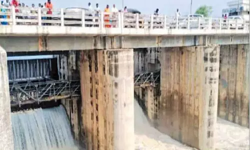 Andhra Pradesh : लगातार बारिश से तिरुपति जिले में जलाशय लबालब Andhra Pradesh : लगातार बारिश से तिरुपति जिले में जलाशय लबालब