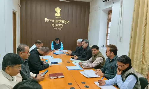 Dungarpur: साप्ताहिक समीक्षा बैठक आयोजित, दिए आवश्यक दिशा निर्देश
