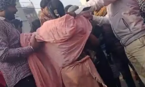ट्रांसफार्मर फटा: तीन महिलाएं बुरी तरह झुलसी, धू-धूकर जलीं, डर गए लोग ट्रांसफार्मर फटा: तीन महिलाएं बुरी तरह झुलसी, धू-धूकर जलीं, डर गए लोग