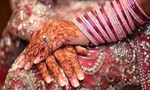 BREAKING: दुल्हन का अश्लील वीडियो ससुराल वालों को भेजा, FIR दर्ज BREAKING: दुल्हन का अश्लील वीडियो ससुराल वालों को भेजा, FIR दर्ज